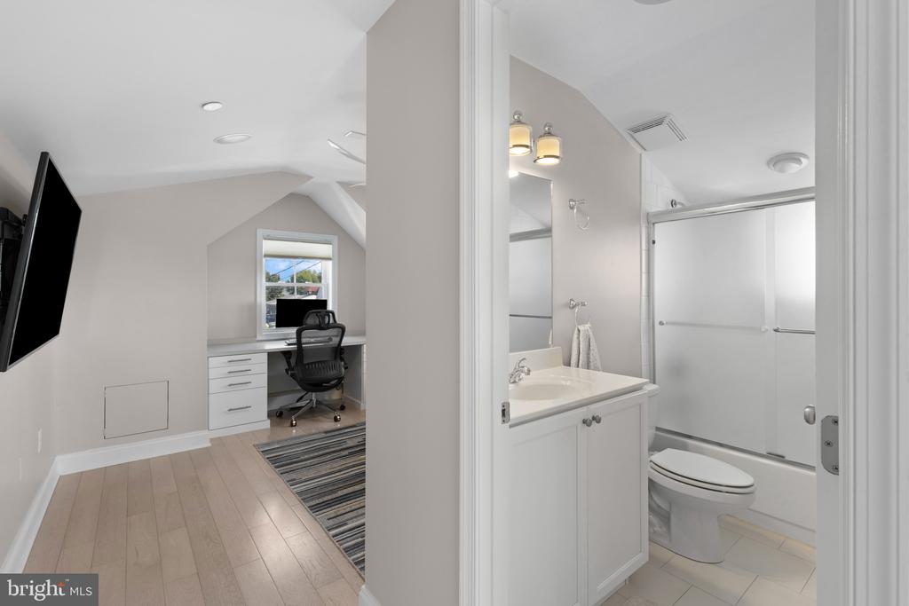 EASTPORT HOME WITH ROOFTOP DECK | 624 SECOND STREET