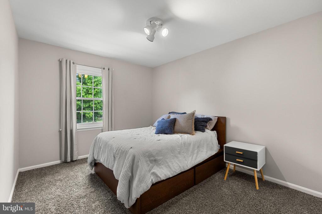 61 CHERRYWOOD COURT | TURNKEY TOWNHOUSE LIVING