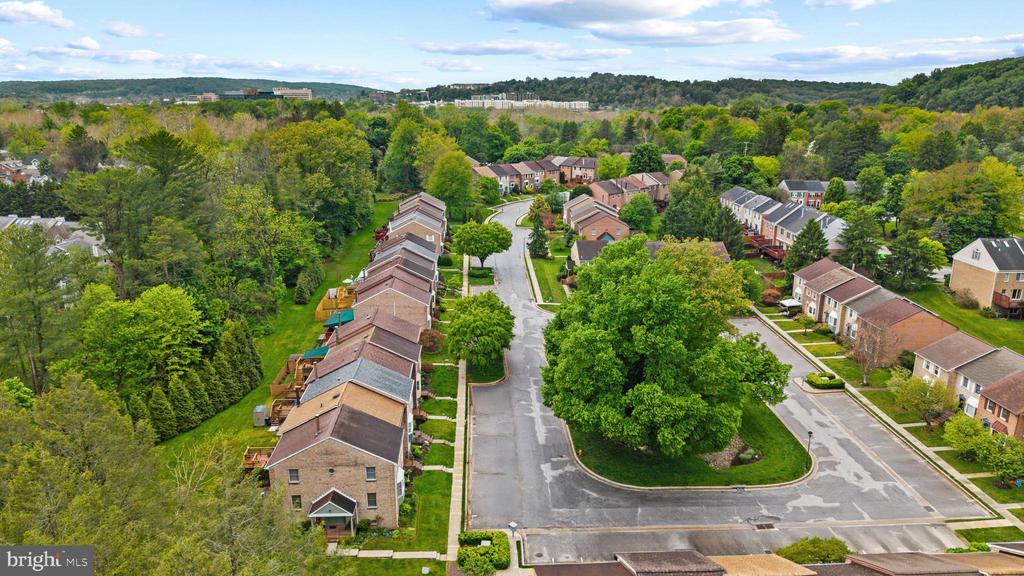 61 CHERRYWOOD COURT | TURNKEY TOWNHOUSE LIVING