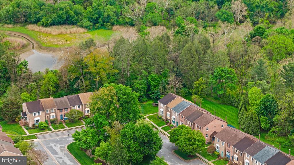 61 CHERRYWOOD COURT | TURNKEY TOWNHOUSE LIVING