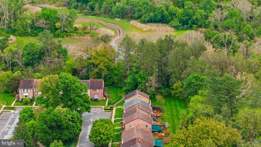 61 CHERRYWOOD COURT | TURNKEY TOWNHOUSE LIVING