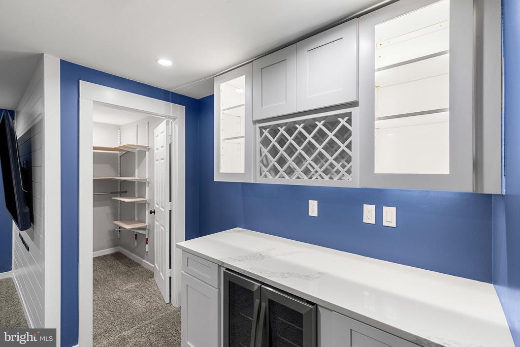 61 CHERRYWOOD COURT | TURNKEY TOWNHOUSE LIVING