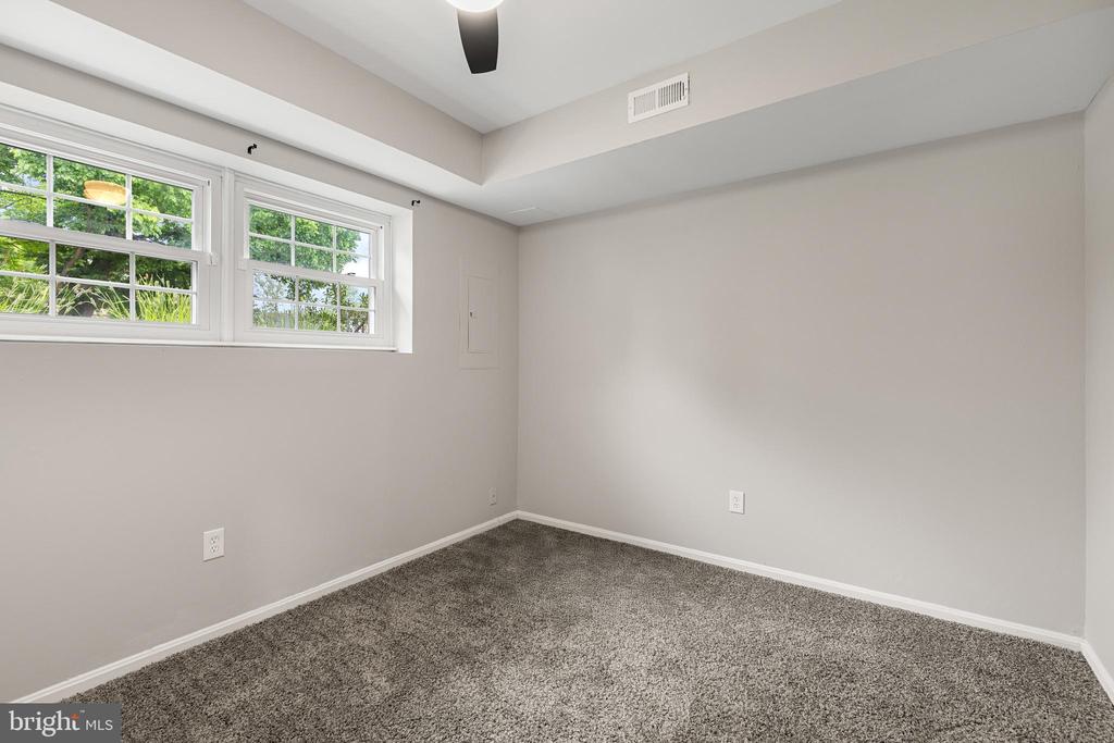 61 CHERRYWOOD COURT | TURNKEY TOWNHOUSE LIVING