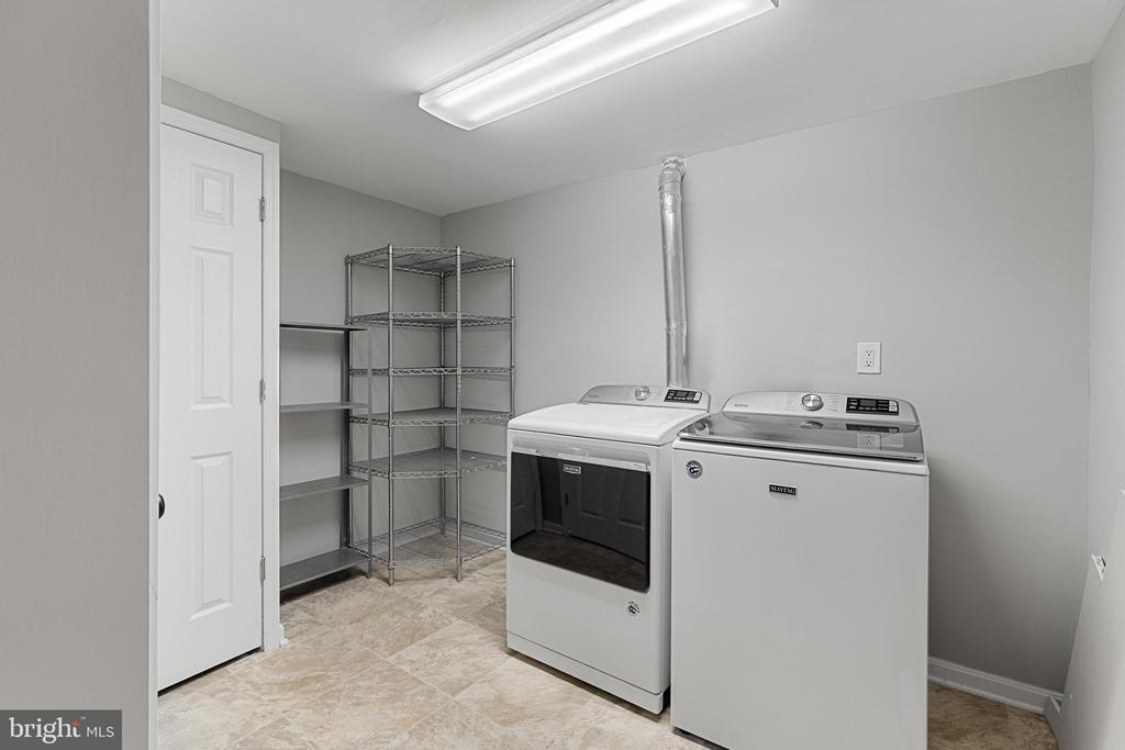 61 CHERRYWOOD COURT | TURNKEY TOWNHOUSE LIVING