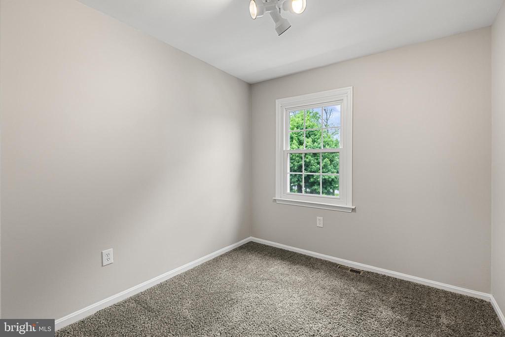 61 CHERRYWOOD COURT | TURNKEY TOWNHOUSE LIVING