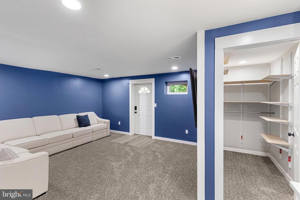61 CHERRYWOOD COURT | TURNKEY TOWNHOUSE LIVING