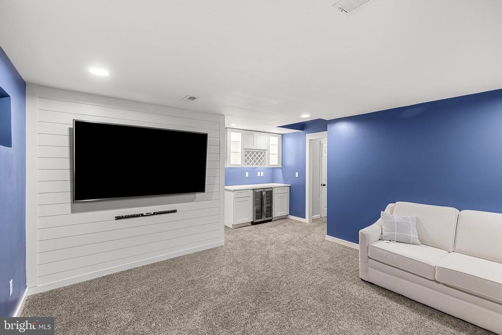 61 CHERRYWOOD COURT | TURNKEY TOWNHOUSE LIVING