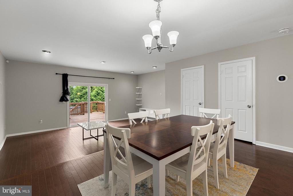 61 CHERRYWOOD COURT | TURNKEY TOWNHOUSE LIVING