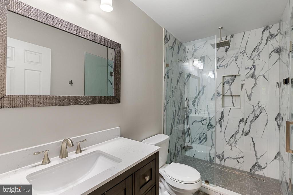 61 CHERRYWOOD COURT | TURNKEY TOWNHOUSE LIVING