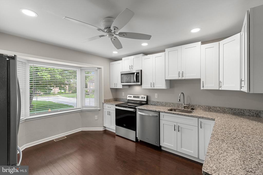 61 CHERRYWOOD COURT | TURNKEY TOWNHOUSE LIVING