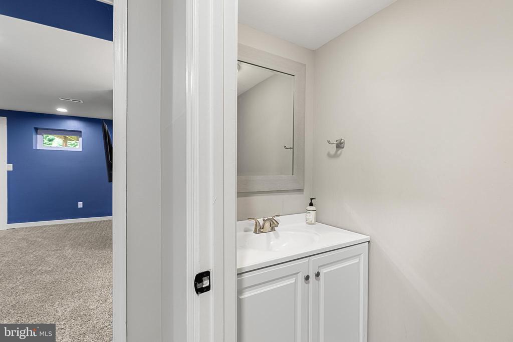61 CHERRYWOOD COURT | TURNKEY TOWNHOUSE LIVING