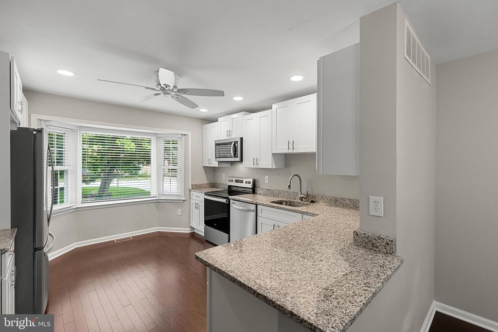 61 CHERRYWOOD COURT | TURNKEY TOWNHOUSE LIVING
