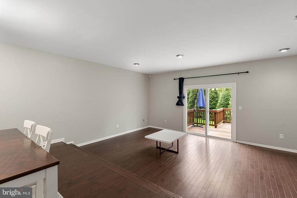 61 CHERRYWOOD COURT | TURNKEY TOWNHOUSE LIVING