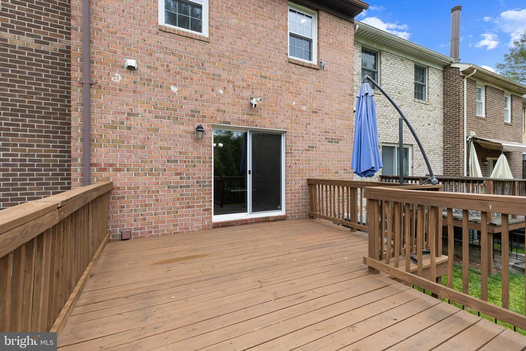 61 CHERRYWOOD COURT | TURNKEY TOWNHOUSE LIVING