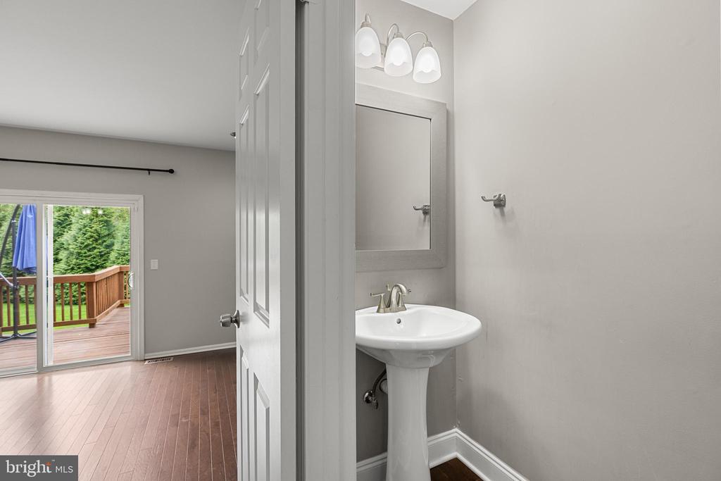 61 CHERRYWOOD COURT | TURNKEY TOWNHOUSE LIVING