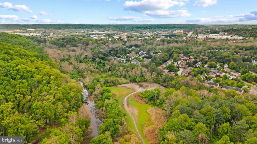 61 CHERRYWOOD COURT | TURNKEY TOWNHOUSE LIVING