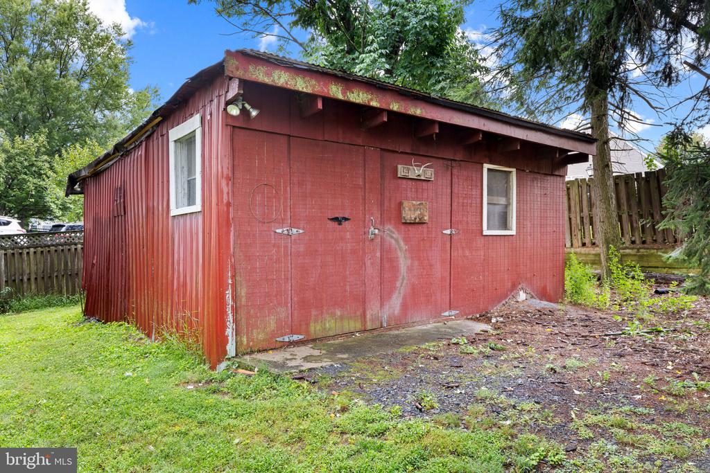 BRICK RANCHER IN FREDERICK | 7229 BOWERS ROAD