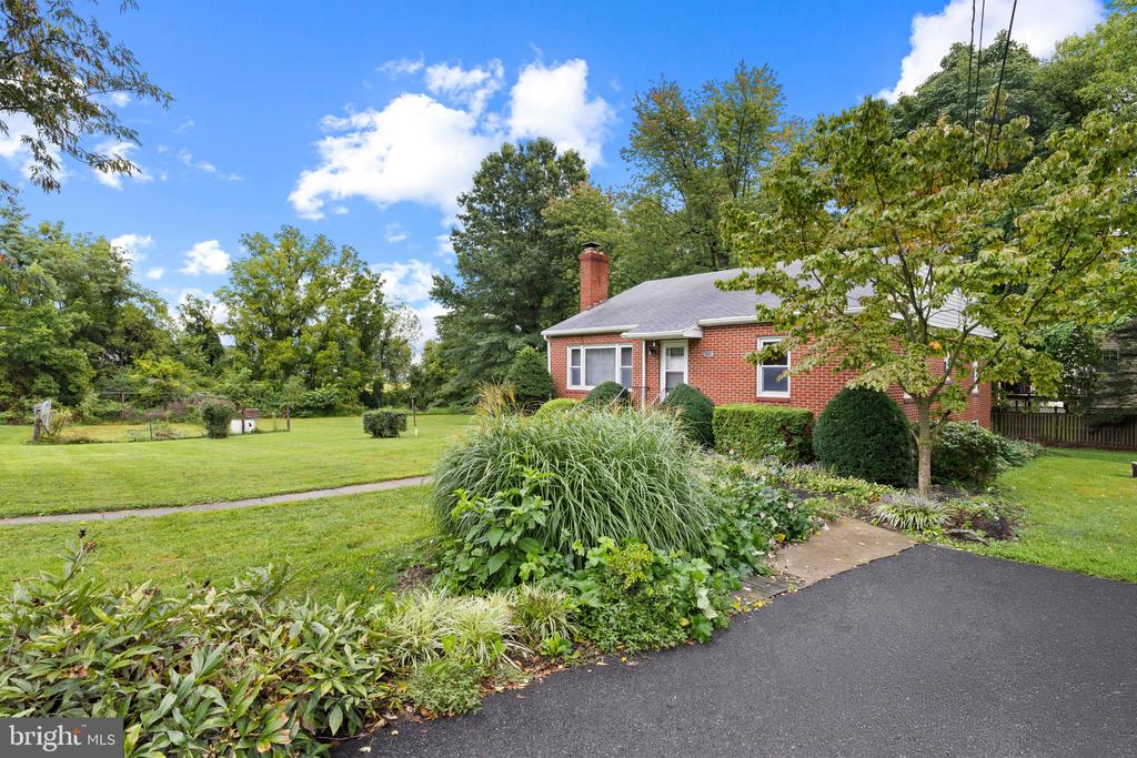 BRICK RANCHER IN FREDERICK | 7229 BOWERS ROAD
