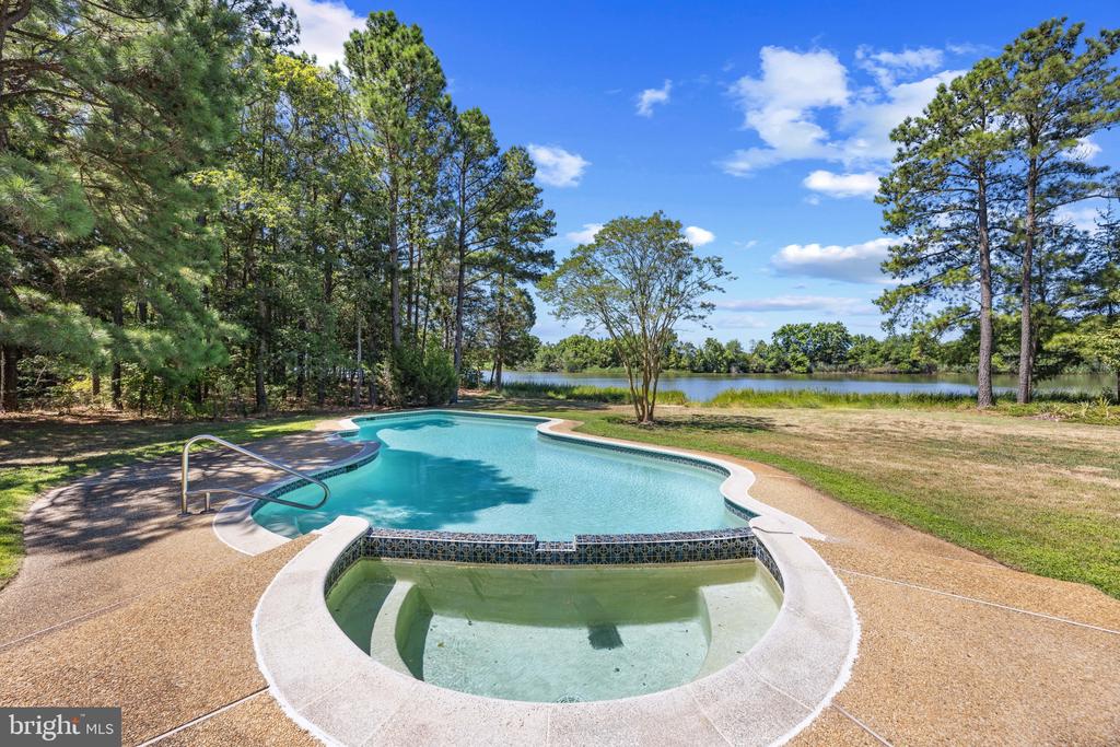 130 Tanners Point Dr