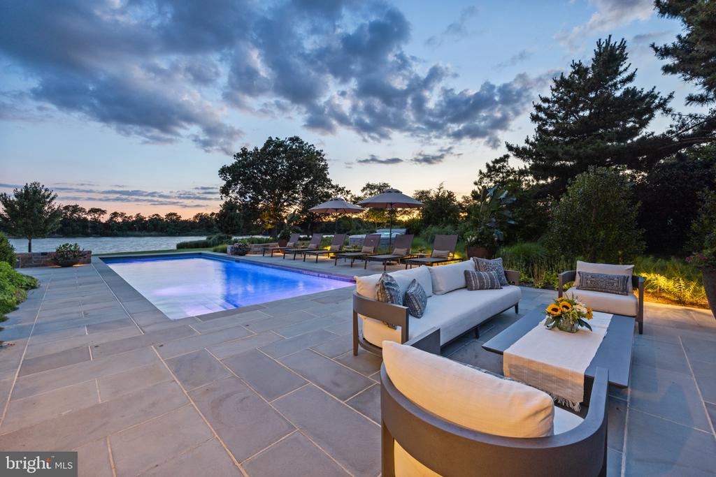101 Cove Creek Ct
