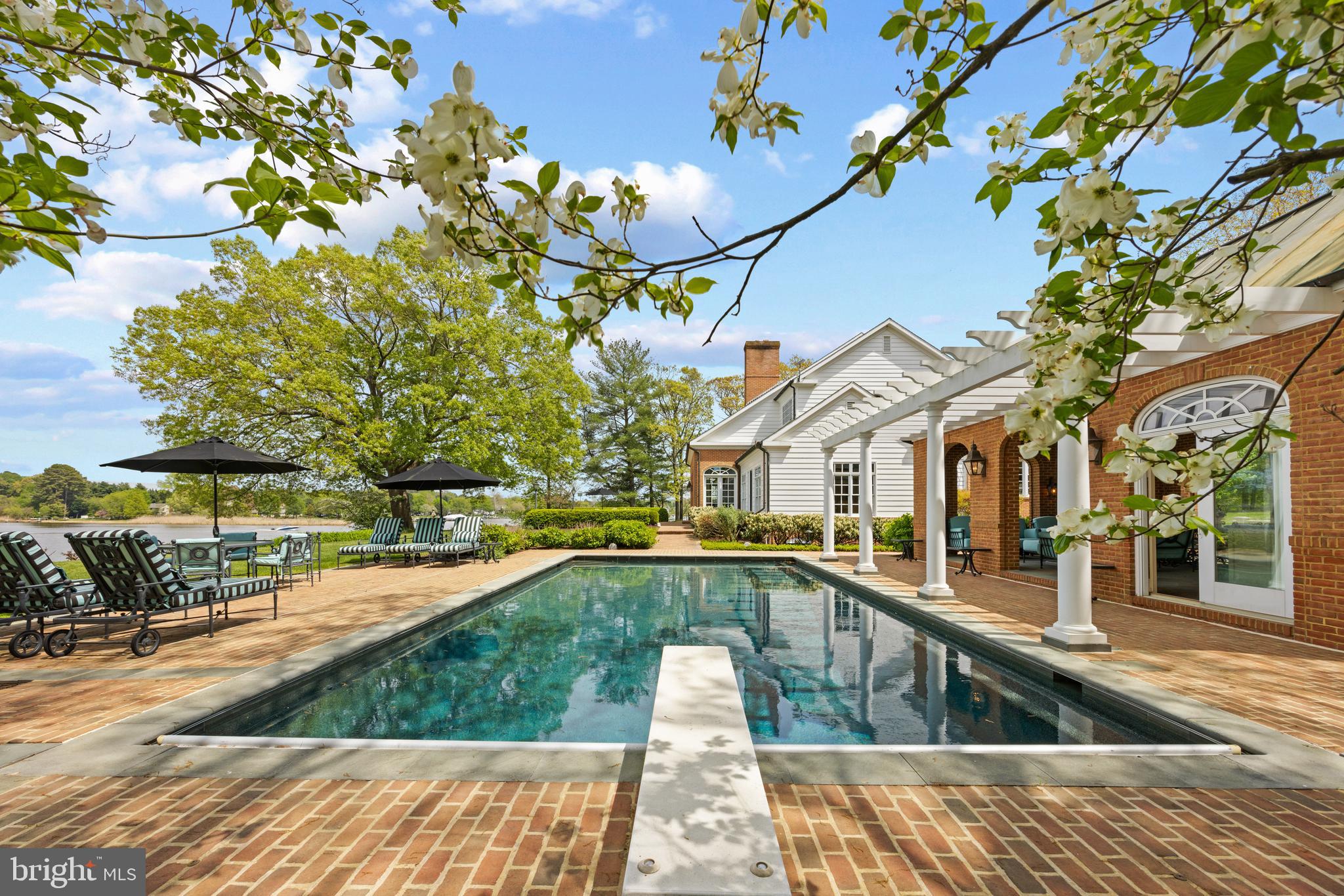 210 Corsica Point Ln