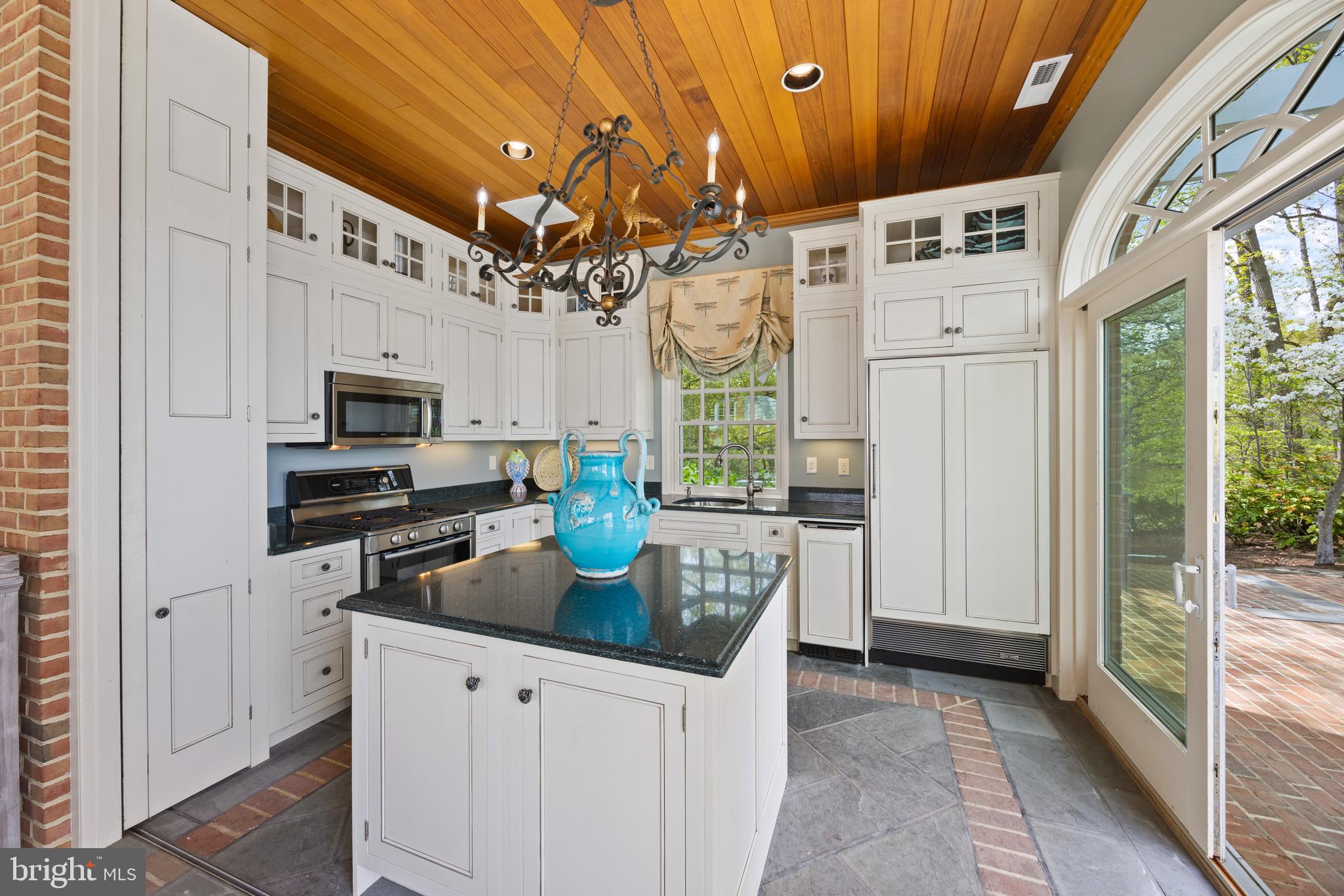 210 Corsica Point Ln