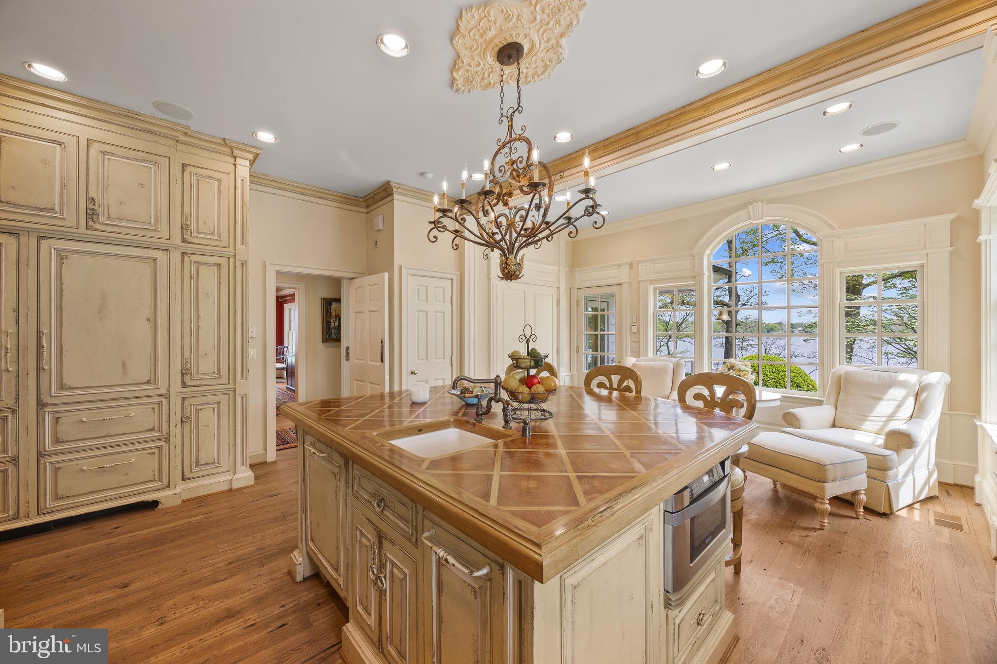 210 Corsica Point Ln