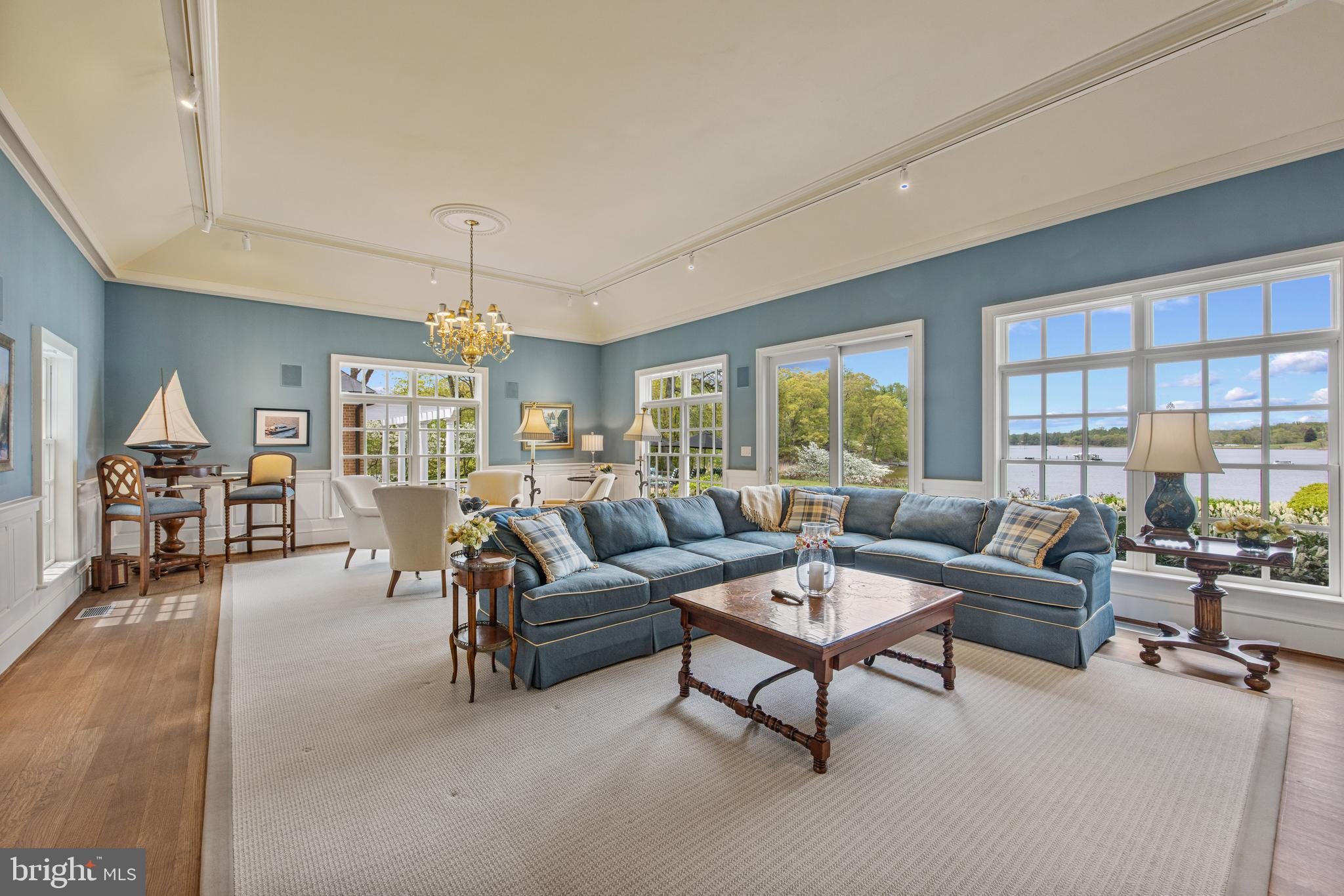 210 Corsica Point Ln