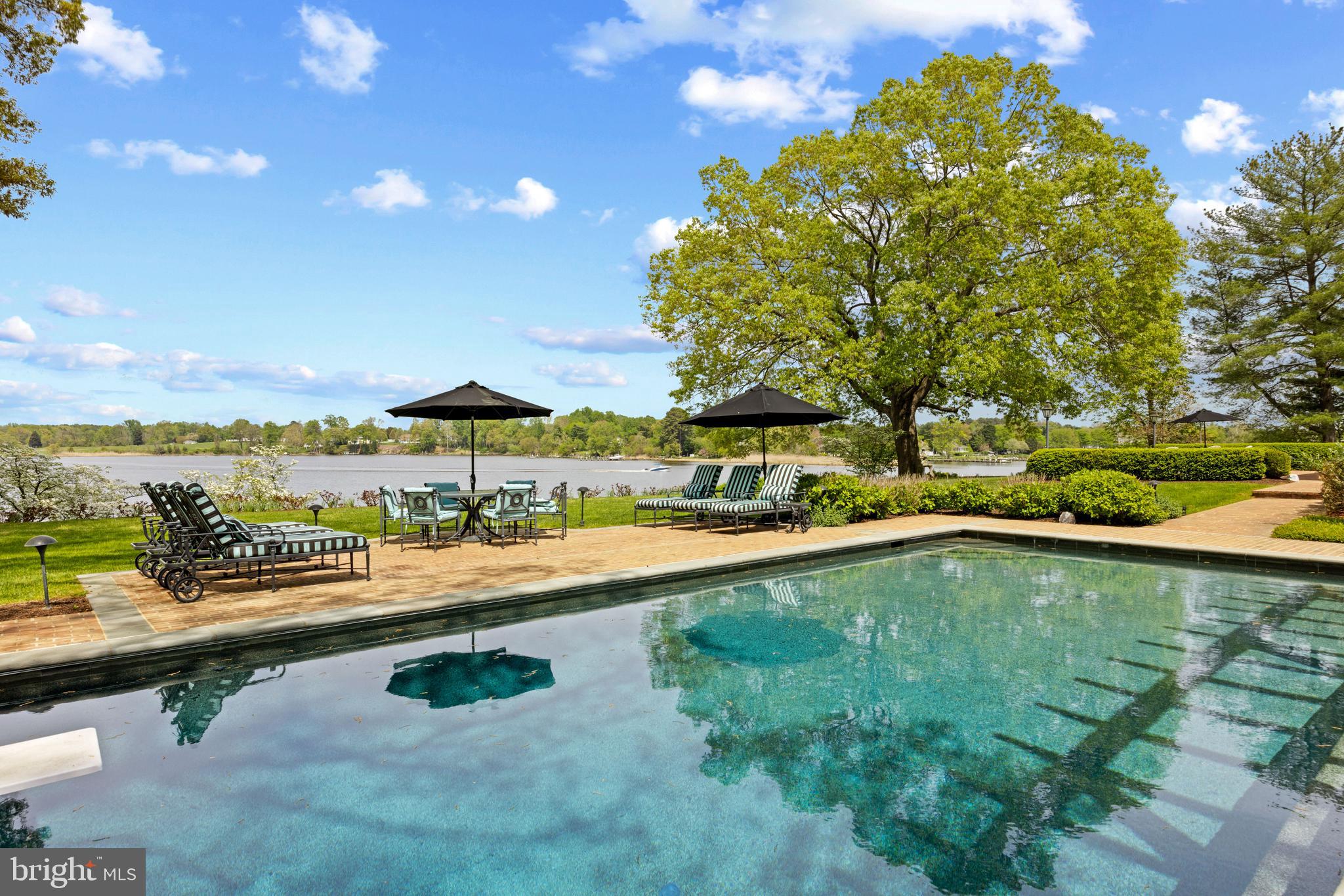 210 Corsica Point Ln