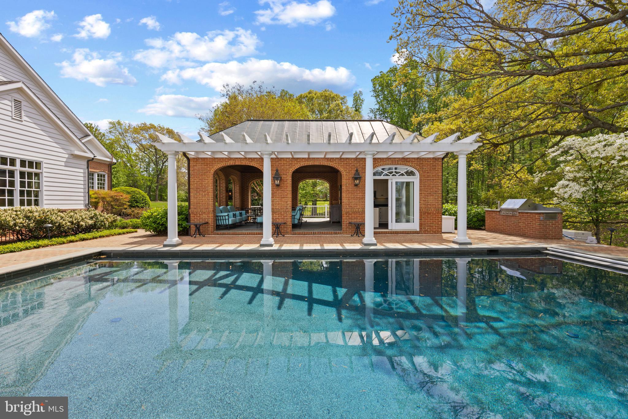 210 Corsica Point Ln