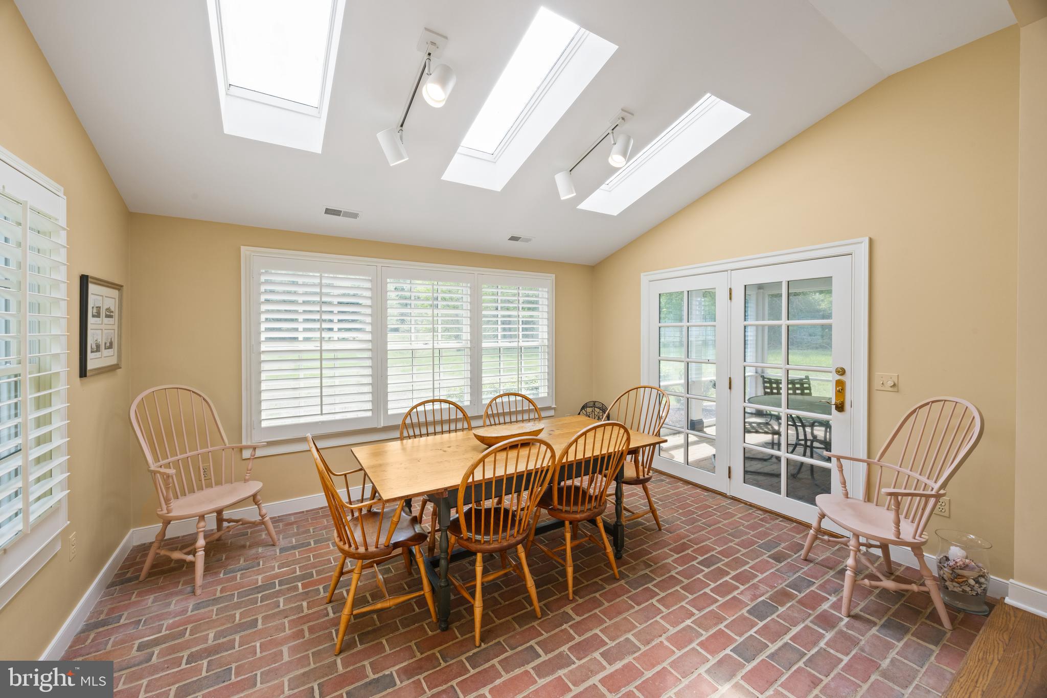 210 Corsica Point Ln