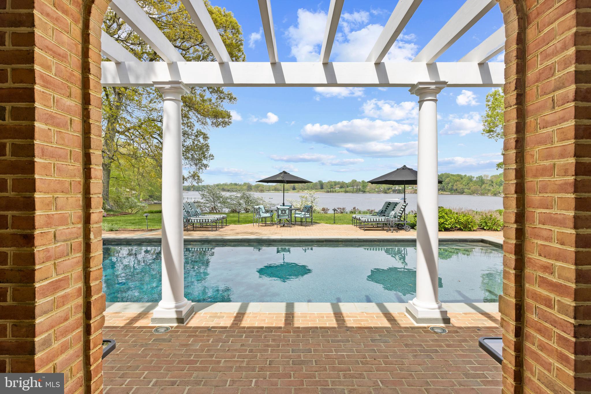 210 Corsica Point Ln