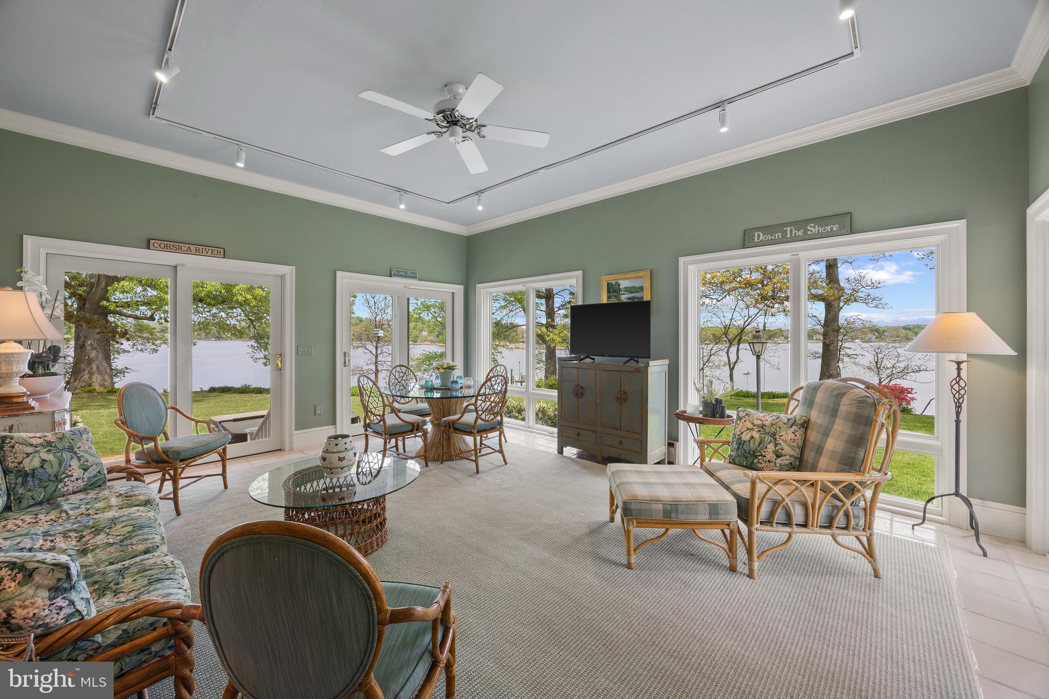 210 Corsica Point Ln