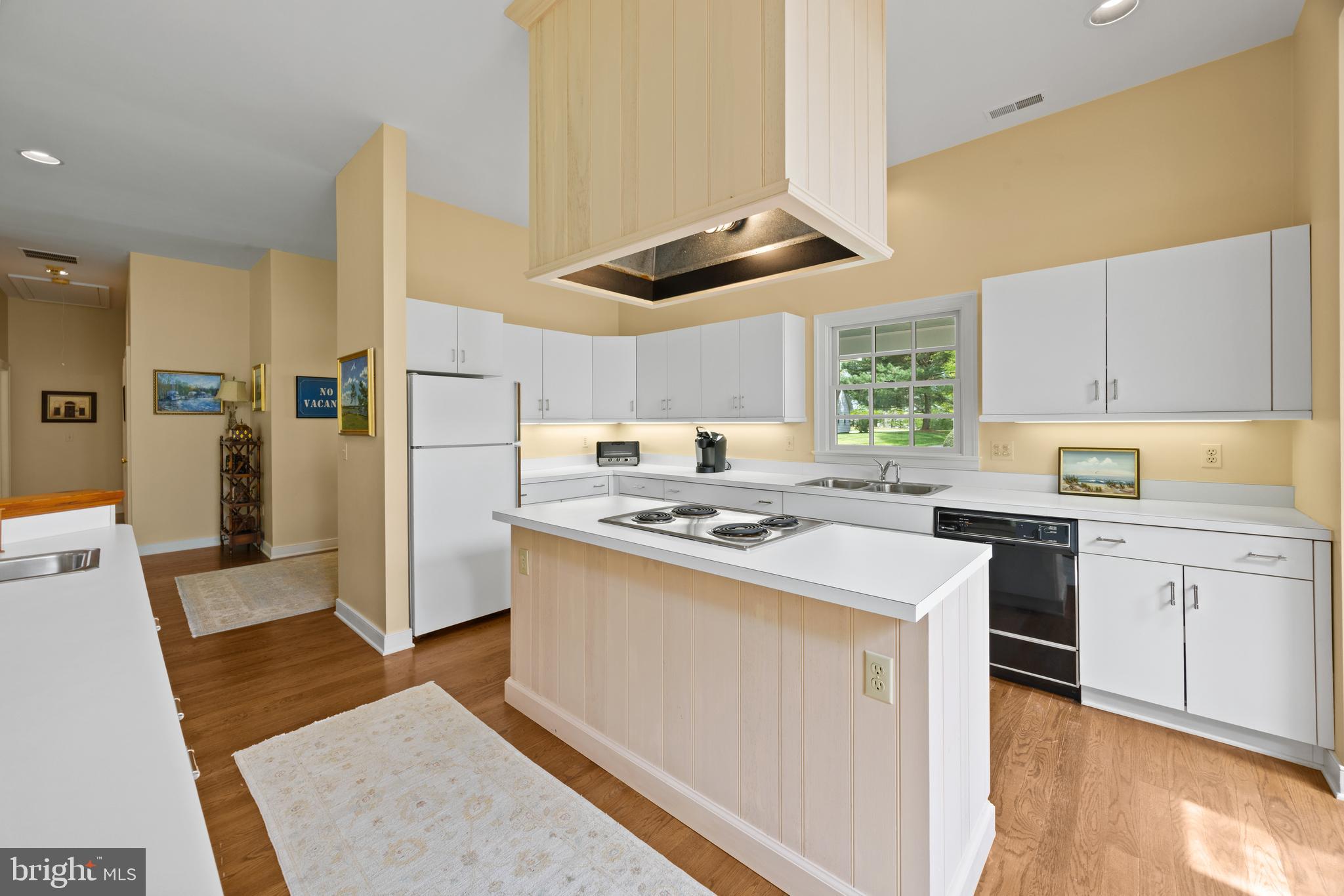 210 Corsica Point Ln