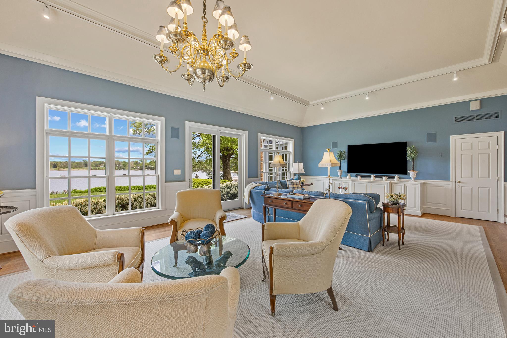 210 Corsica Point Ln