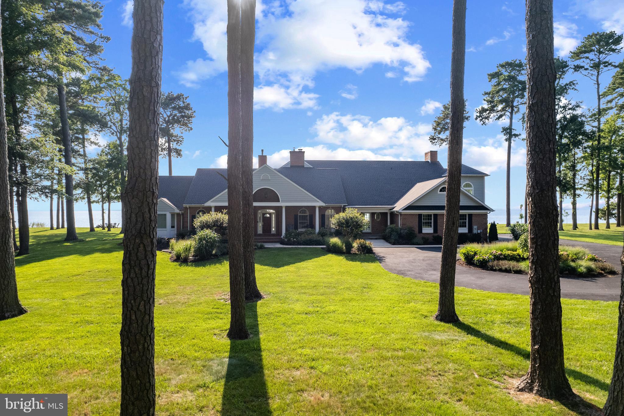 205 LIGHTHOUSE VIEW DRIVE