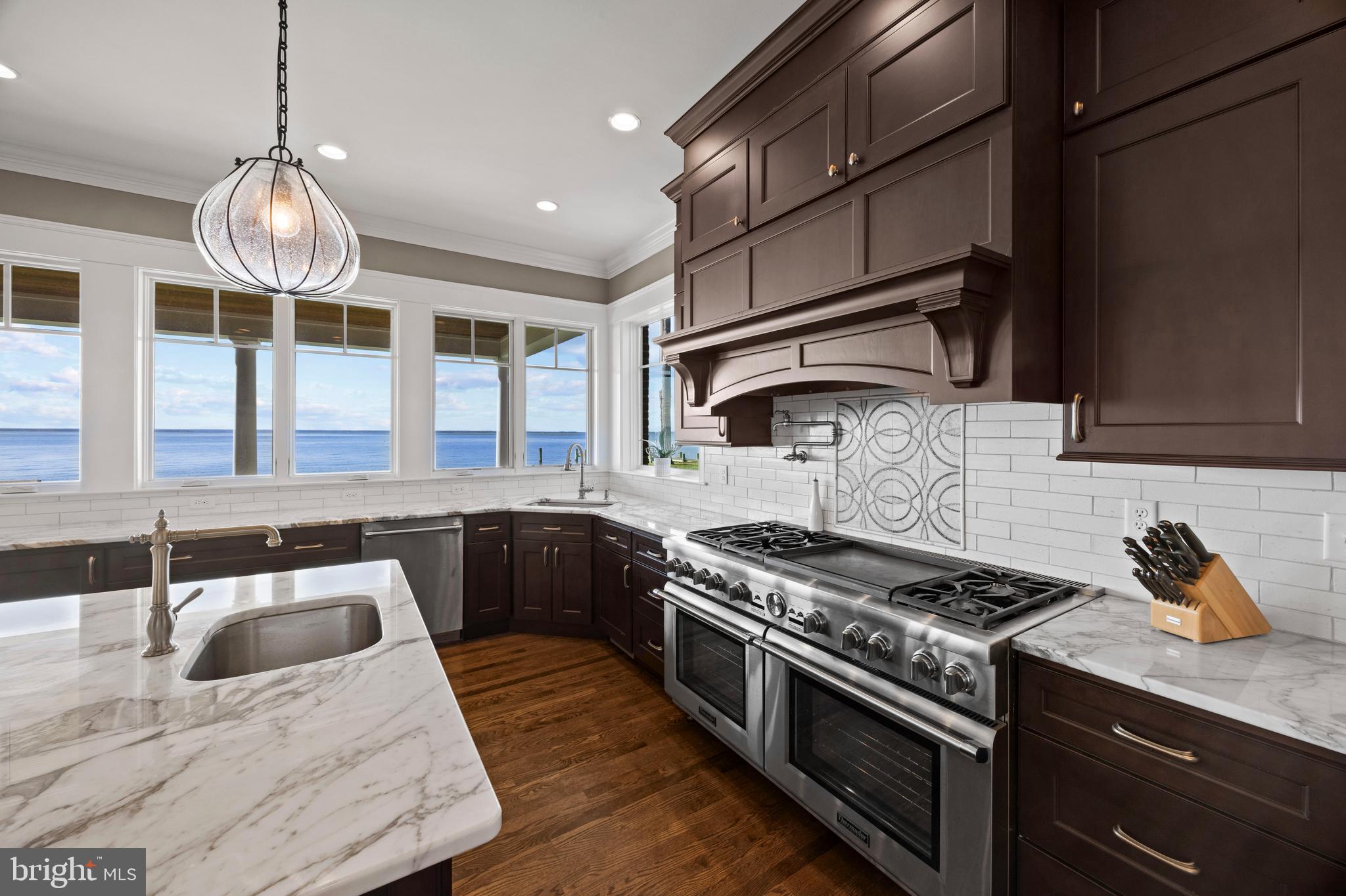 205 LIGHTHOUSE VIEW DRIVE