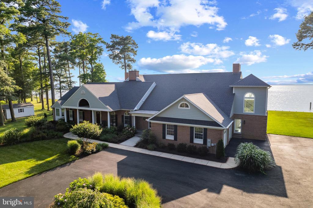 205 LIGHTHOUSE VIEW DRIVE