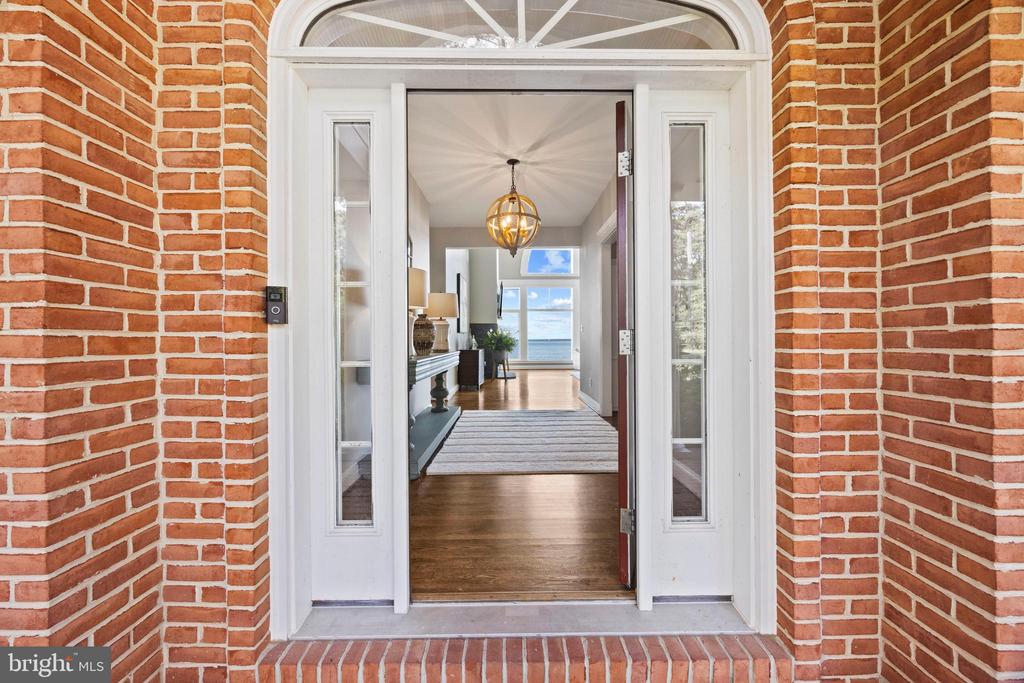 205 LIGHTHOUSE VIEW DRIVE