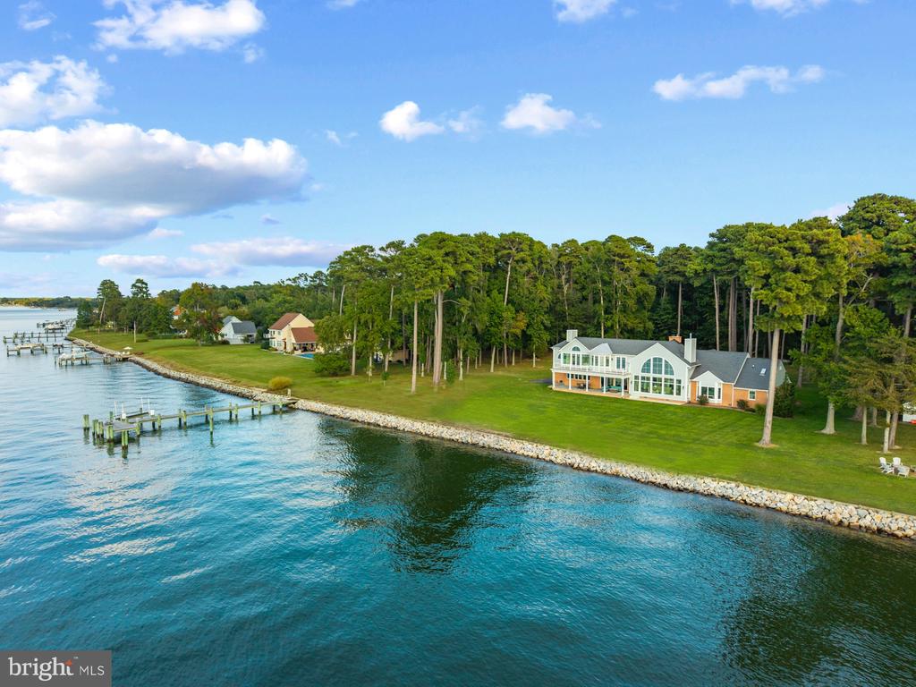 205 LIGHTHOUSE VIEW DRIVE