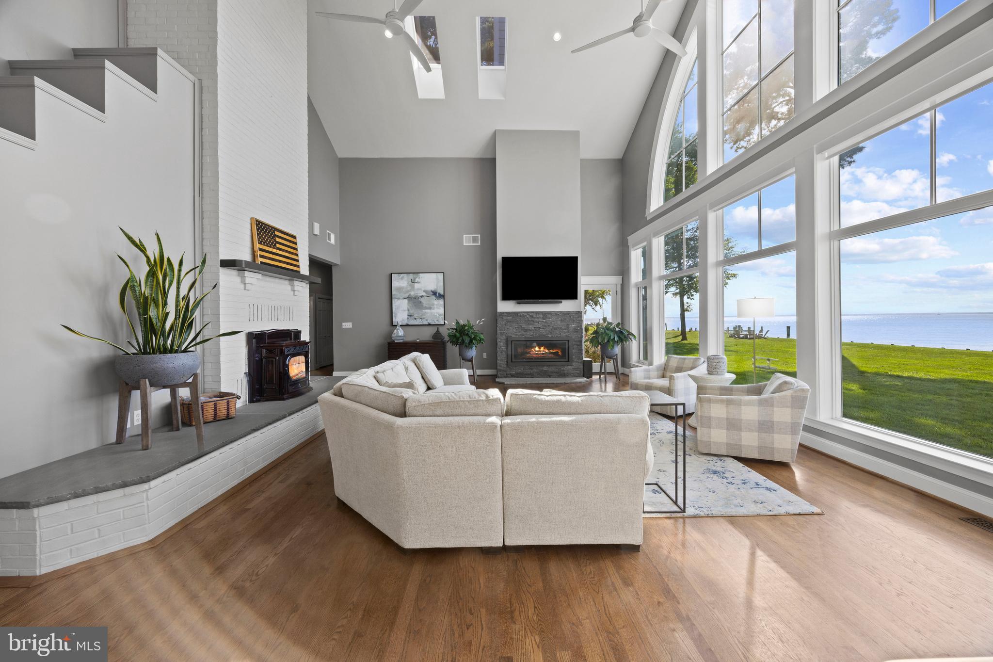 205 LIGHTHOUSE VIEW DRIVE