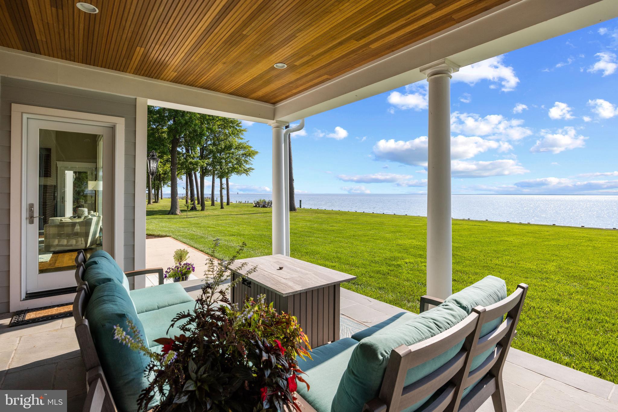 205 LIGHTHOUSE VIEW DRIVE