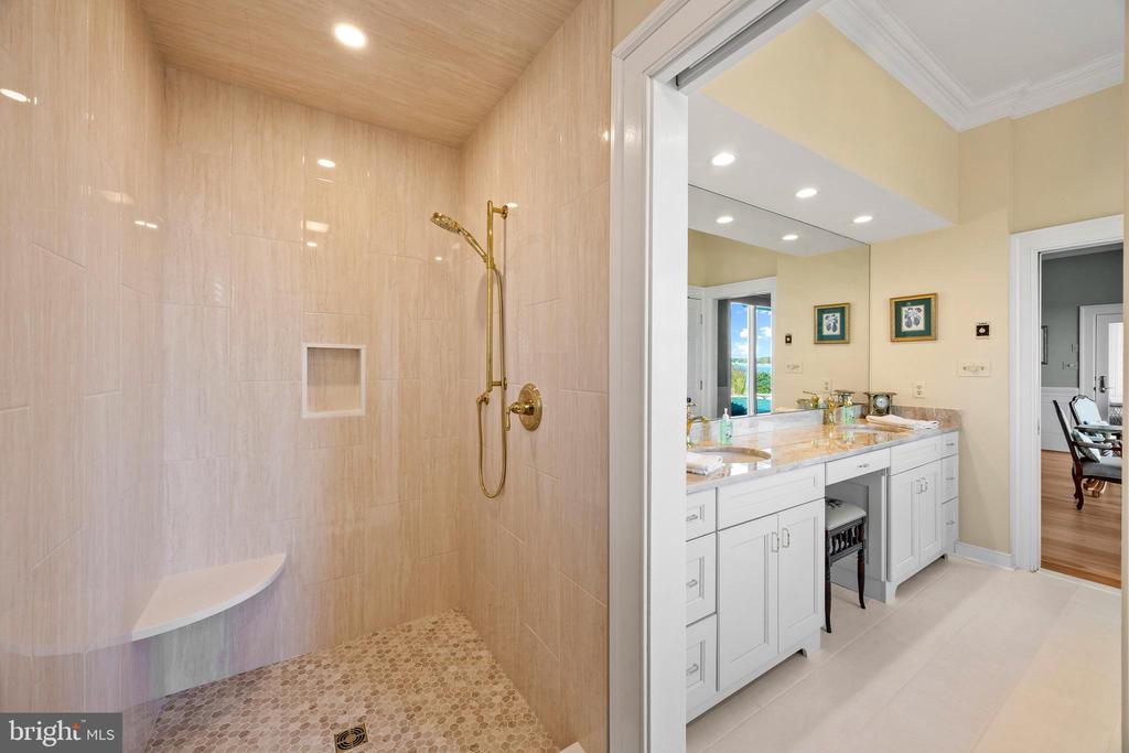 EASTERN SHORE WATERFRONT | 2907 COX NECK ROAD E