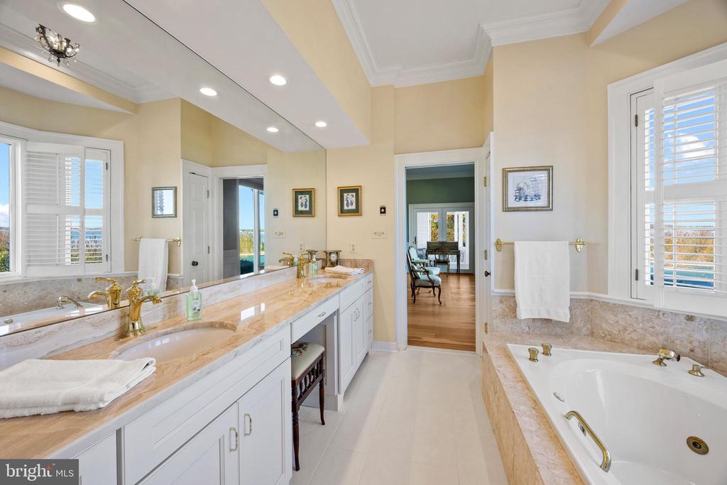 EASTERN SHORE WATERFRONT | 2907 COX NECK ROAD E