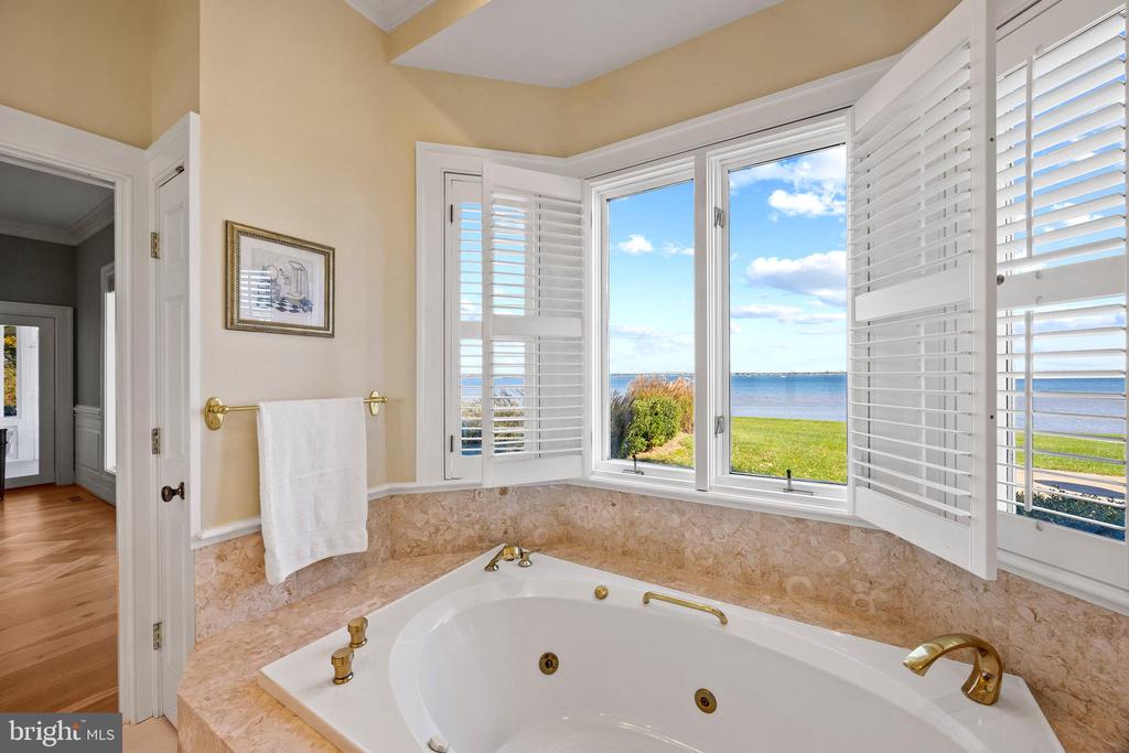 EASTERN SHORE WATERFRONT | 2907 COX NECK ROAD E