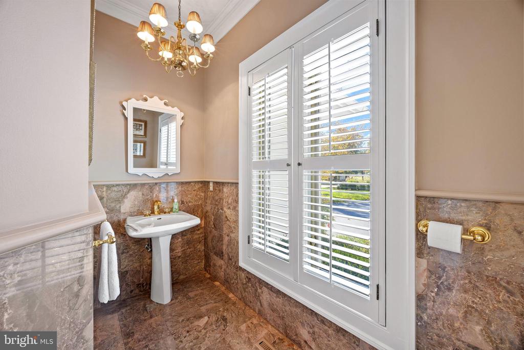EASTERN SHORE WATERFRONT | 2907 COX NECK ROAD E
