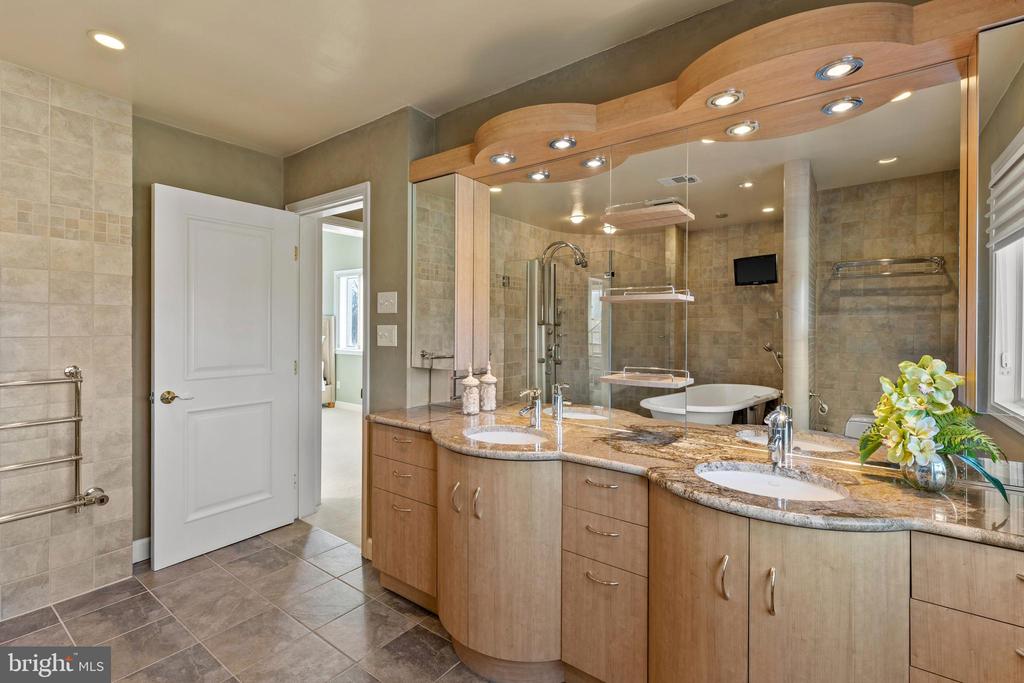 EASTERN SHORE WATERFRONT | 200 MALLARD COVE LANE