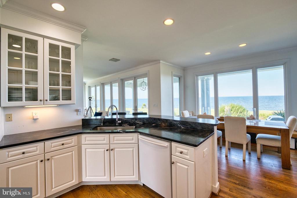 CHESAPEAKE BAY WATERFRONT | 216 LIGHTHOUSE VIEW DRIVE