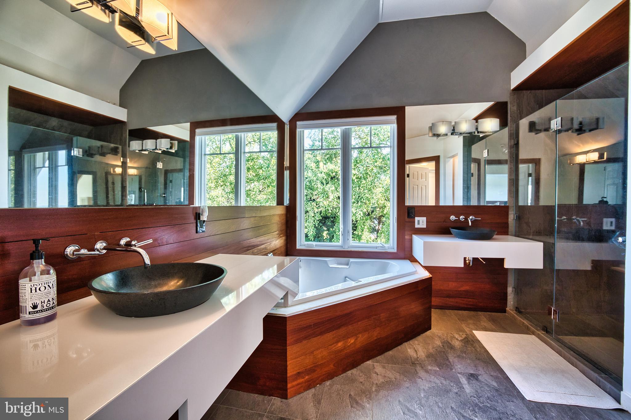 CHESAPEAKE BAY WATERFRONT | 216 LIGHTHOUSE VIEW DRIVE