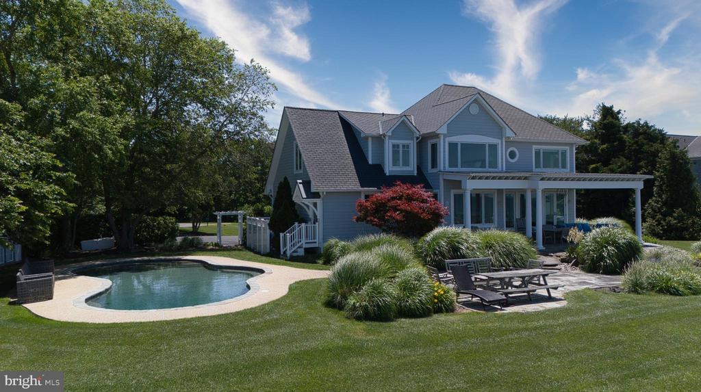 CHESAPEAKE BAY WATERFRONT | 216 LIGHTHOUSE VIEW DRIVE